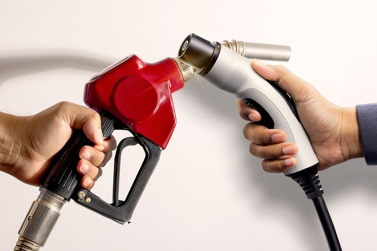 Perbandingan Biaya Operasional Motor Bensin vs Listrik